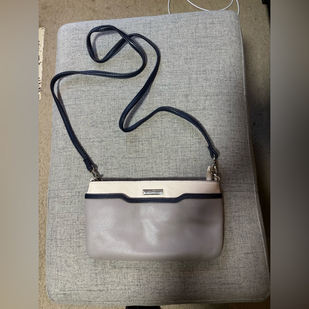 Woman’s Kenneth Cole Purse